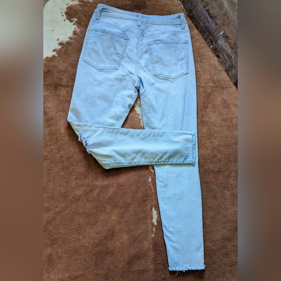 So High Rise Distressed Jegging - Picture 12 of 16